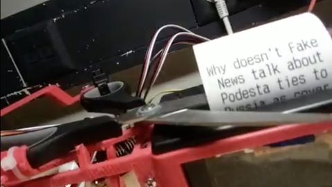 Dieser Roboter zeigt euch, was er von Trump Tweets hält