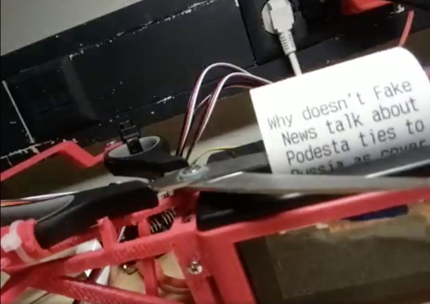 Dieser Roboter zeigt euch, was er von Trump Tweets hält