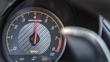 Die Instrumente des Mercedes AMG GT C Roadster muten betagt an