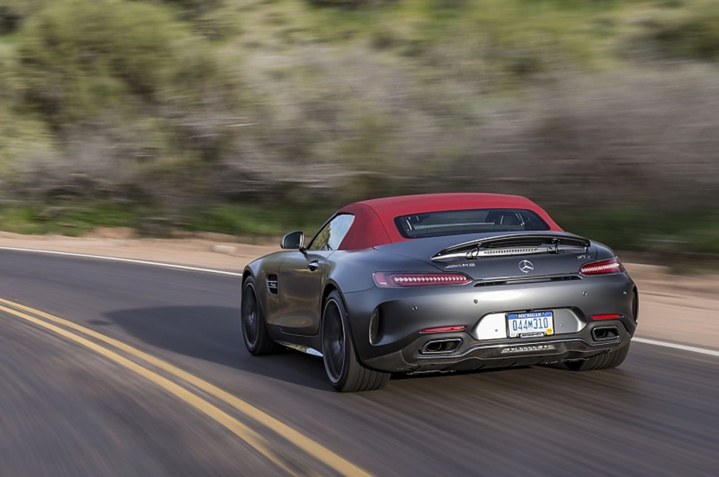 Mercedes AMG GT C Roadster - das Dach öffnet und schließt in elf Sekunden
