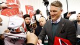 Bastian Schweinsteiger wird bei seiner Ankunft in Chicago von Fans begrüßt