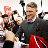 Bastian Schweinsteiger wird bei seiner Ankunft in Chicago von Fans begrüßt