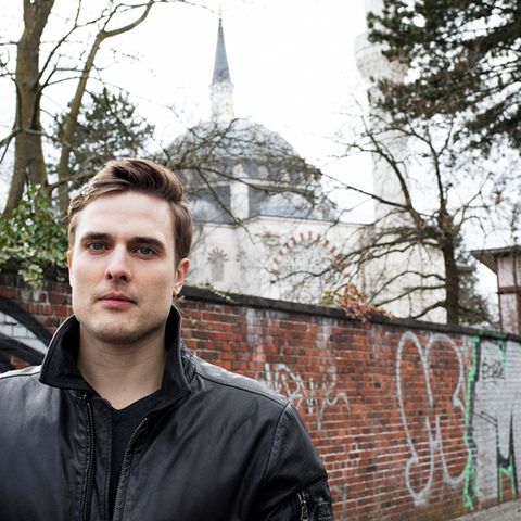Constantin Schreiber vor der Berliner Sehitlik-Moschee. In der war er wenige Tage nach dem Putschversuch in der Türkei