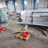 Noch liegen die Propeller am Boden, aber schon bald werden sie sich auf den Achsen der drei Sternmotoren mit den unverwechselbaren tiefen Sound drehen.