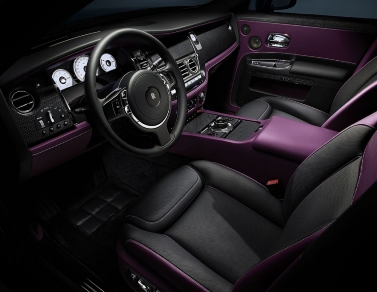 Die Lederfarbe nennt sich "Twilight Purple"