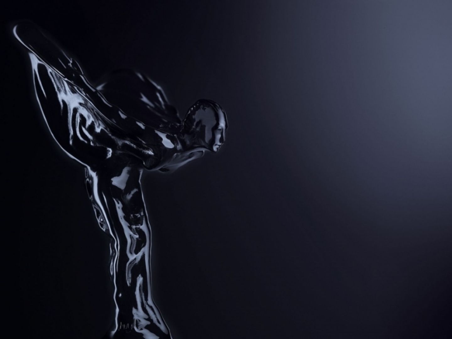 Auch die "Spirit of Ecstasy" schimmert schwarz