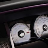 Der Rolls-Royce Ghost Badge hat 450 kW / 612 PS und ein maximales Drehmoment von 840 Newtonmetern - das sind 30 kW / 40 PS bezie