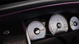 Der Rolls-Royce Ghost Badge hat 450 kW / 612 PS und ein maximales Drehmoment von 840 Newtonmetern - das sind 30 kW / 40 PS bezie