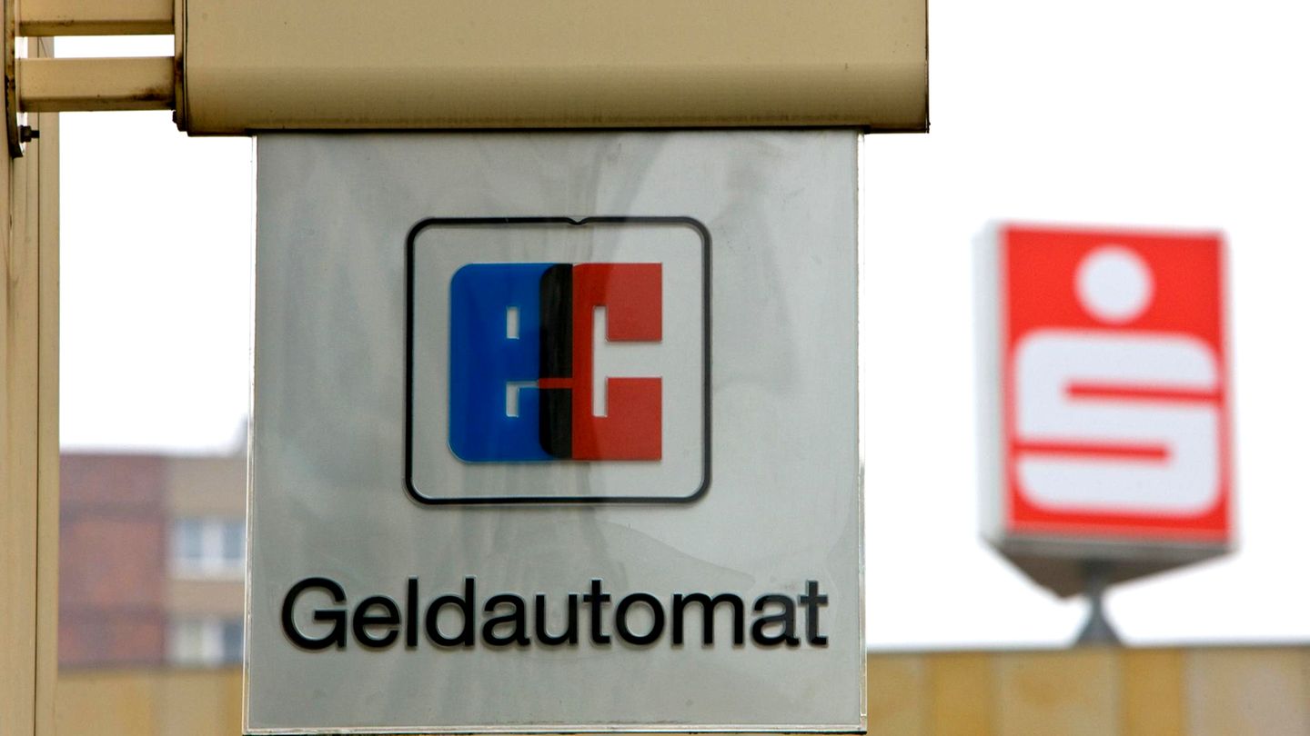 Sparkassen erheben Gebühren fürs Geld-Abheben