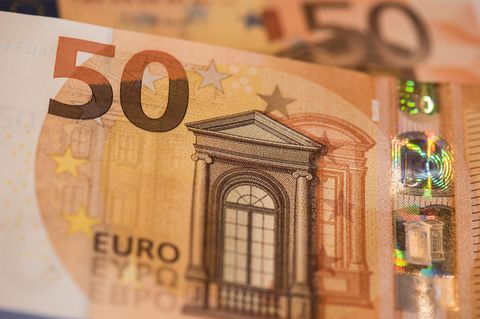 Vom neuen 50er werden ab 4. April 5,4 Milliarden Stück über Geldautomaten, Bankschalter und Ladenkassen unters Volk gebracht
