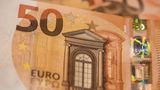 Vom neuen 50er werden ab 4. April 5,4 Milliarden Stück über Geldautomaten, Bankschalter und Ladenkassen unters Volk gebracht