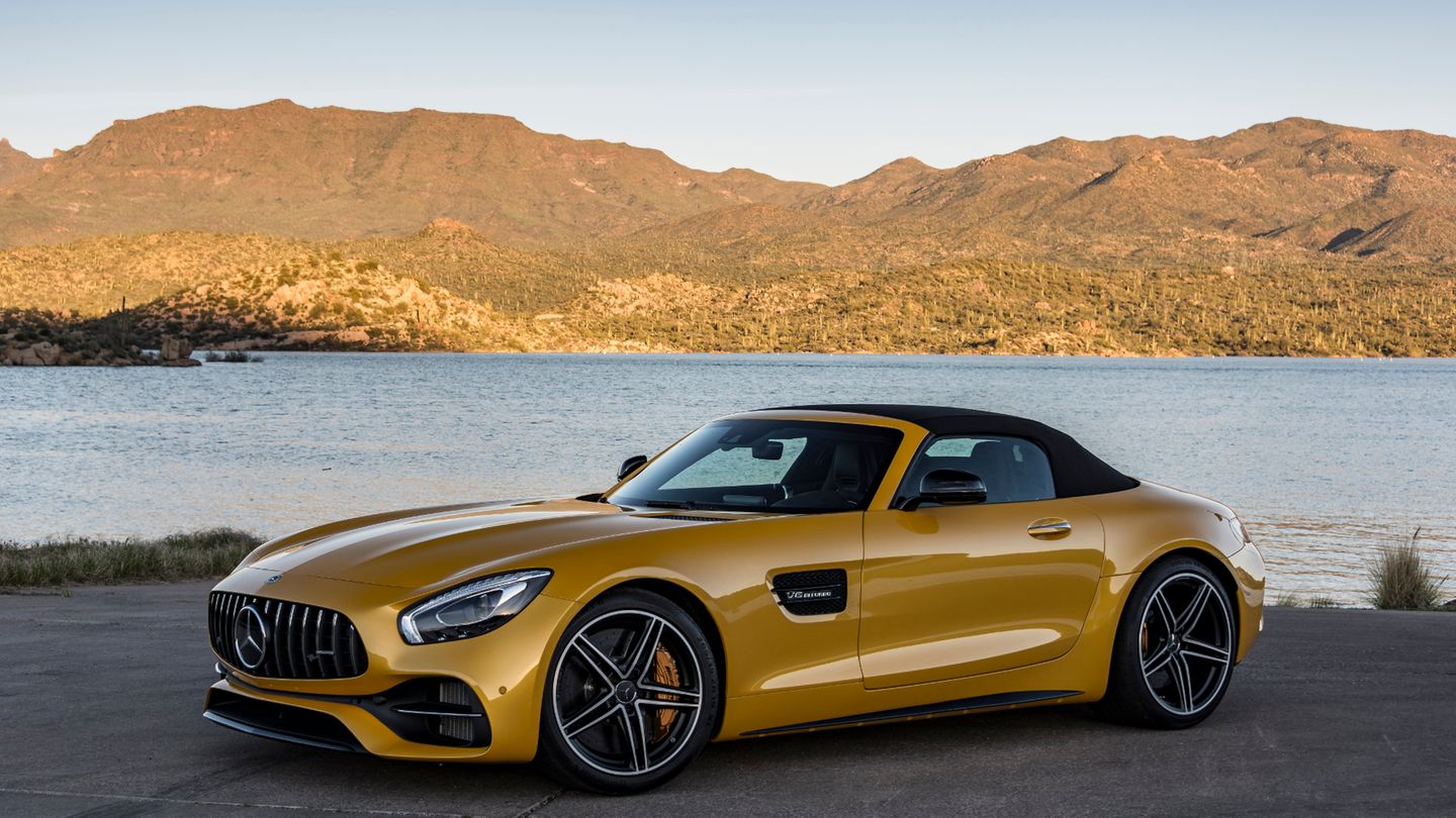 Lange Haube, kurzes Heck und betörende Rundungen: Der GT Roadster hat ideale Proportionen. 