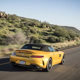 Bleibt das dreilagige Stoffdach geschlossen, werden die Außengeräusche komfortabel gedämpft. 