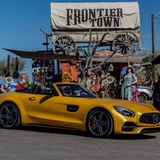  Dicke Backen an den Radhäusern, Kiemen vor den Türen, ansteigende seitliche Sicken und große Felgen: Der GT C Roadster wirkt schon im Stand stets zum Sprung ber