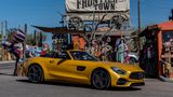  Dicke Backen an den Radhäusern, Kiemen vor den Türen, ansteigende seitliche Sicken und große Felgen: Der GT C Roadster wirkt schon im Stand stets zum Sprung ber