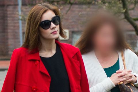 Nathalie Volk (l.) war im Prozess gegen ihre Mutter (r.) als Zeugin geladen