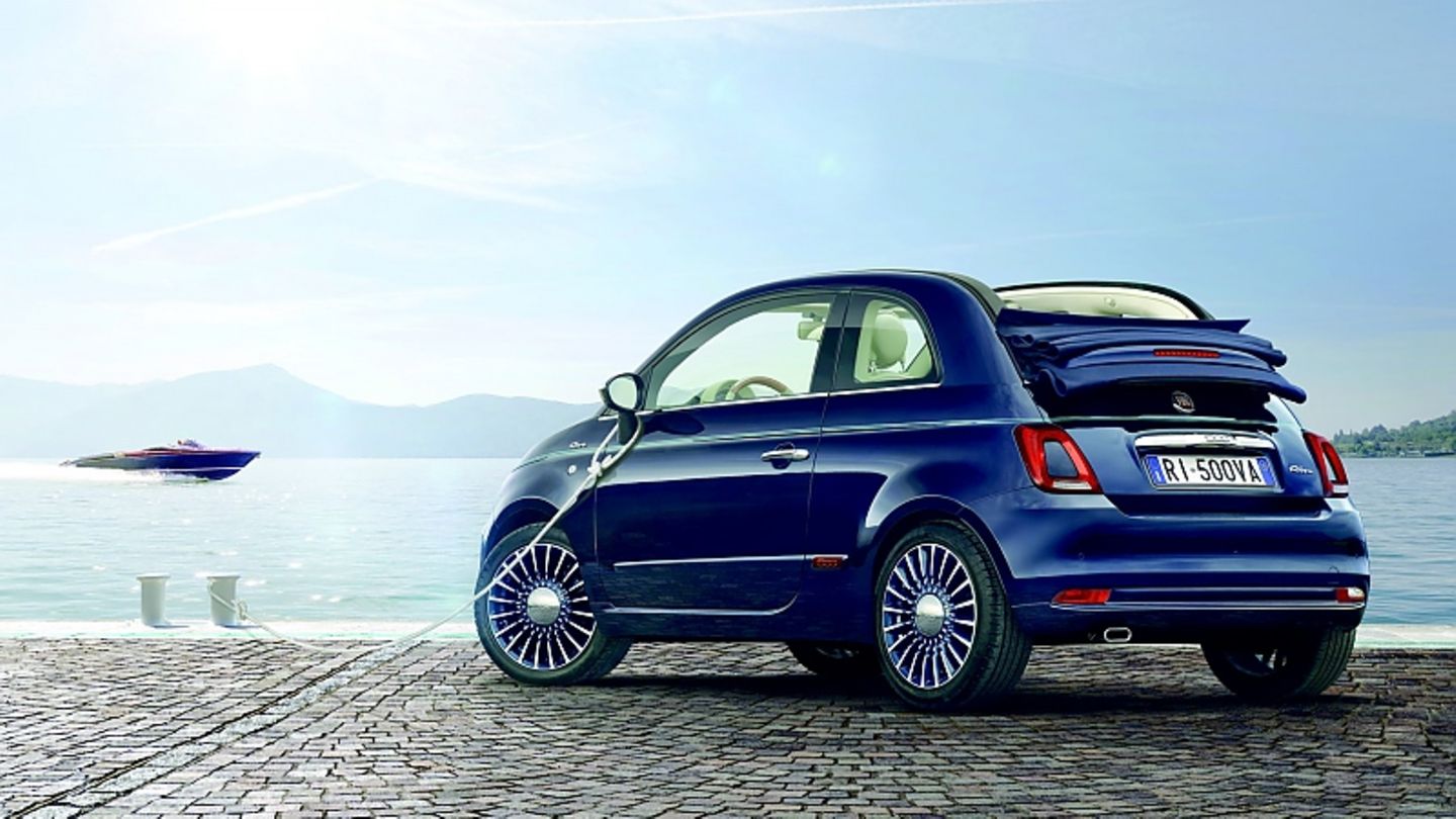 Fiat 500 Riva - Gruppenfoto mit Riva-Yacht