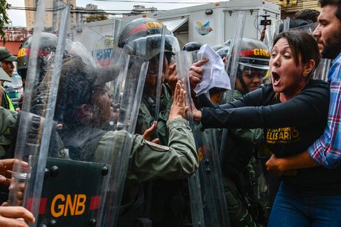 Vor dem Obersten Gericht in Venezuela kam es zu heftigen Protesten