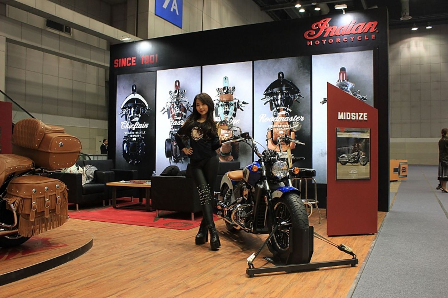Motorräder und hübsche Hostesses gibt es auch auf der Seoul Motor Show 2017.