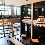 Architektonisch offen und vom Design lässig präsentiert sich die wineBank in Basel. 