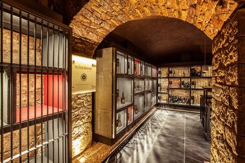 wineBANK Frankfurt  Eröffnet: Mai 2016  Anzahl Fächer: 277  Anzahl begehbarer Keller: 4  Mitgliedschaft ab: 99,-  EUR/Monat  Auslastung aktuell: knapp 40 %