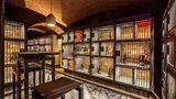 Die wineBank in Frankfurt liegt mitten im Börsenviertel in einer versteckten Ecke. Auf 300 Quadratmetern können hier mehr als 30.000 Flaschen lagern. 