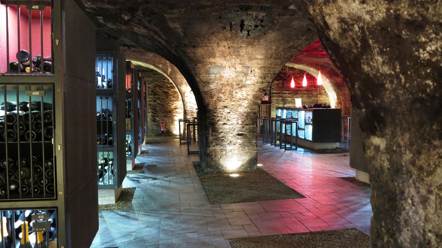 wineBANK Rheingau  Eröffnet: Dezember 2009  Anzahl Fächer: 220  Anzahl begehbarer Keller: 3  Mitgliedschaft ab: 49,- EUR/Monat  Auslastung aktuell: 98 %