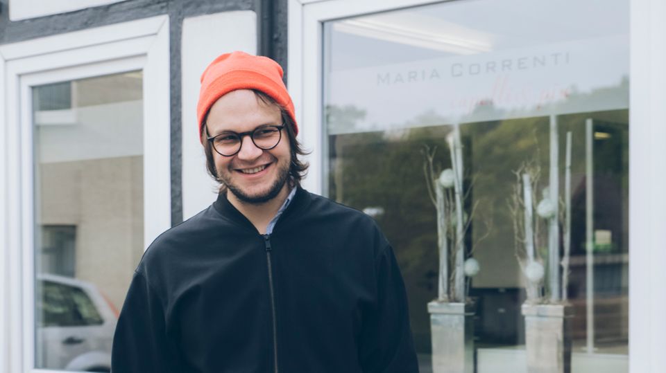 Einen Jungen ohne Mütze und mit ordentlichen Haaren wünscht sich die Mutter - seit 15 Jahren vergebens Einen Jungen ohne Mütze und mit ordentlichen Haaren wünscht sich die Mutter - seit 15 Jahren vergebens
