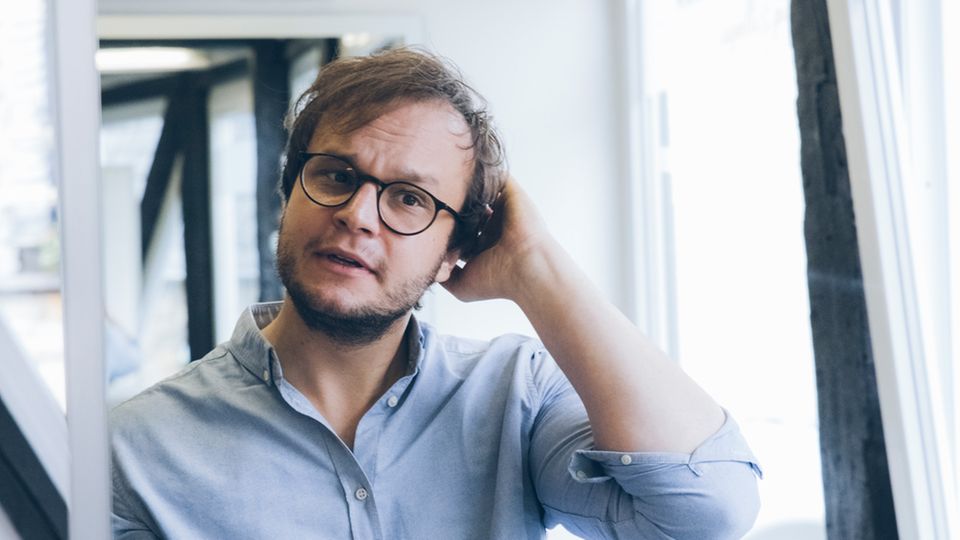 Ja, wo sind sie denn? Ein Griff in die Haare und Jurek spürt: Vorbei ist es mit der wilden Beethoven-Frisur Ja, wo sind sie denn? Ein Griff in die Haare und Jurek spürt: Vorbei ist es mit der wilden Beethoven-Frisur
