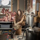 Das Gerippe im Hintergrund wurde von der Buffalo-Bridge-Frau Kari Ronkin zerlegt