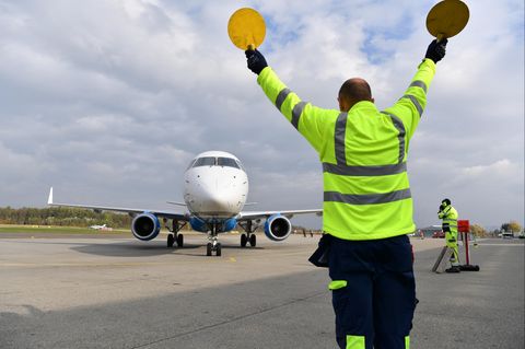 Ein Flugzeug der Regionalfluggesellschaft People's Viennaline