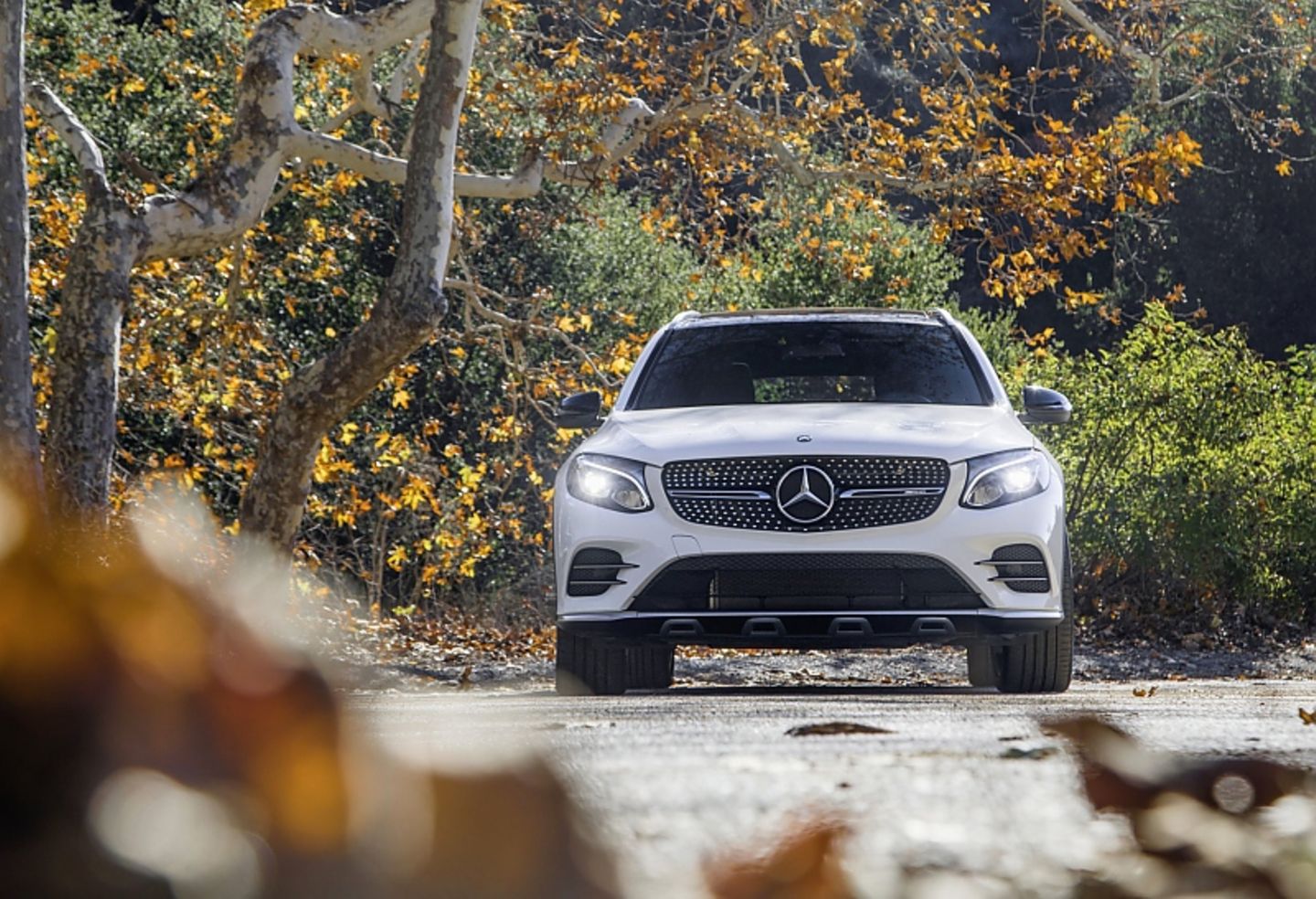 Mercedes AMG GLC 43 - strahlt aus LED-Augen