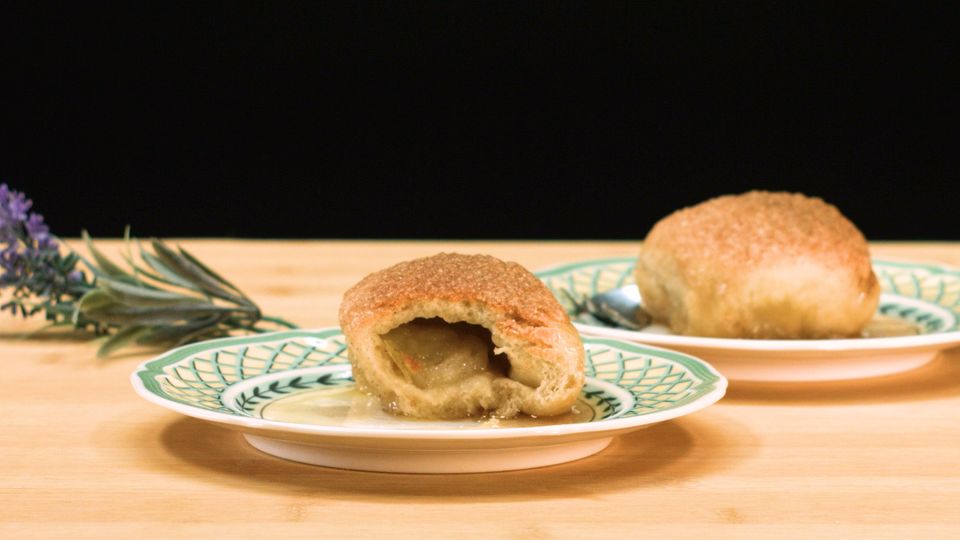 Frisch aus dem Ofen: So einfach zaubern Sie süße Apfelknödel Frisch aus dem Ofen: So einfach zaubern Sie süße Apfelknödel