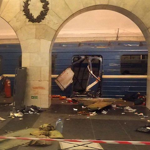 Durch eine Explosion eines Sprengsatzes in der Sankt Petersburger Metro wurden 14 Menschen getötet