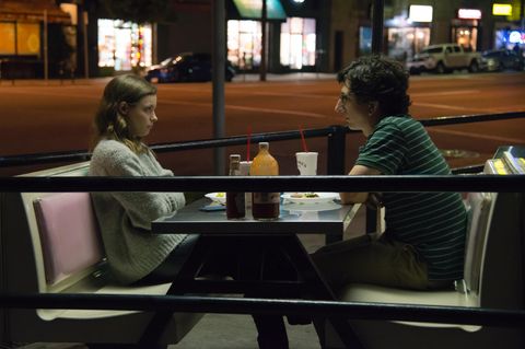 Mickey (Gillian Jacobs) und Gus (Paul Rust) sind verliebt - haben aber auch ihre Schwierigkeiten.