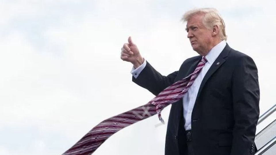 Lustige Photoshop-Aktion: Warum es ein Twitter-Account auf Trumps "bestes Stück" abgesehen hat Lustige Photoshop-Aktion: Warum es ein Twitter-Account auf Trumps "bestes Stück" abgesehen hat