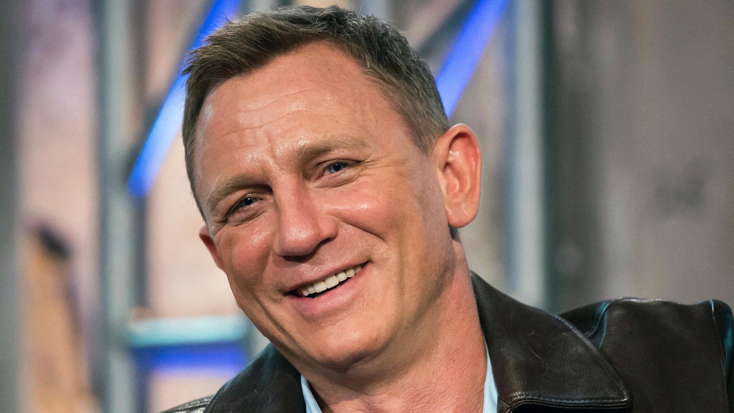 Daniel Craig, viermaliger James-Bond-Darsteller, grinst in die Kamera