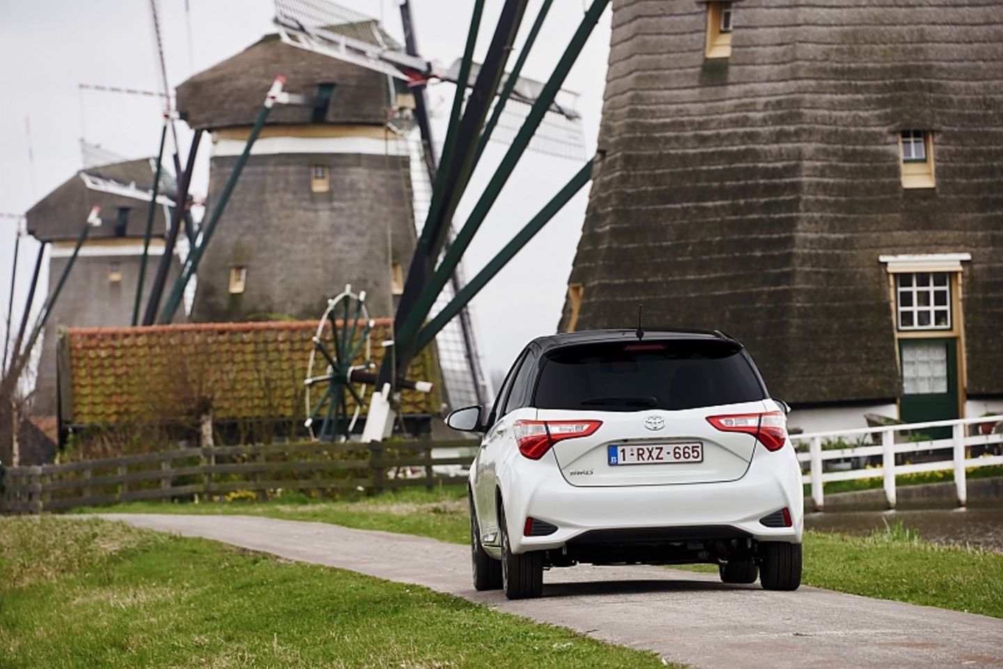 165 km/h ist der Toyota Yaris Hybrid schnell.
