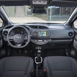 Das Cockpit des Toyota Yaris.