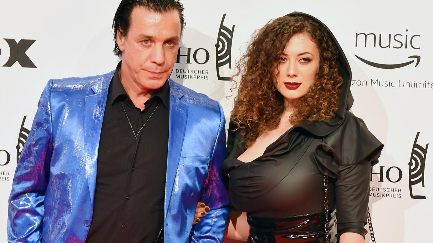 Echo Verleihung Rammstein Sänger Till Lindemann kommt mit Erotik-Model Leila Lowfire STERN.de Foto Bild