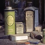 Auch in der Apotheke sammelt sich der Staub der Sierra Nevada