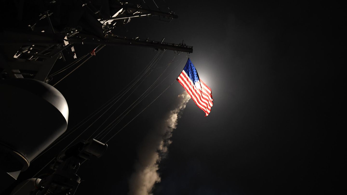 Trump lässt als Vergeltung für Giftgasangriff syrischen Stützpunkt bombardieren
