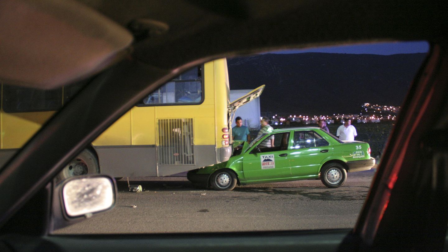 Óscar Fernando Gómez, Windows series, 2009    Slide show    Courtesy Martin Parr Studio