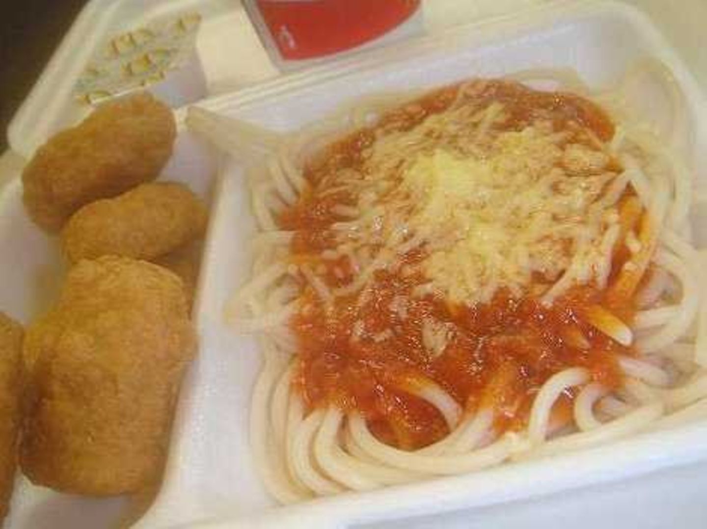 McDonald's McSpaghetti  In den 1970er Jahren machte die Burgerkette auf Italiener: der McSpaghetti war geboren. In den USA kam dieses Gericht nicht an, aber manch internationales McDonald's Restaurant hat es immer noch auf dem Menü.