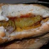 McDonald's Hula Burger  Konservative Katholiken essen freitags kein Fleisch. Denn jeder Freitag soll an Karfreitag erinnern, der Tag, an dem Jesus gestorben ist. McDonald's wollte auch für jene Gruppe einen Burger anbieten und servierte den Hula Burger, ein Sandwich, das mit Ananas und geschmolzenem Käse zubereitet wurde. Die Gäste mochten jene Variante leider nicht. Auf den Speisekarten ist der Hula Burger nicht mehr zu finden.