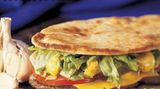 McDonald's McAfrika  Während einer großen Hungersnot auf dem afrikanischen Kontinent im Jahr 2002 landete McDonald's ein PR-Desaster. In Norwegen präsentierte der Fastfoodriese den McAfrika. Geschmackloser geht es nicht.