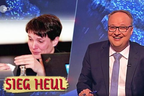 Szene im Studio der "heute-Show": die weinende Frauke Petry und Oliver Welke.