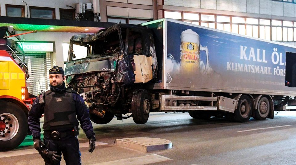 Lkw-Anschlag In Stockholm: 39-jähriger Usbeke Soll Anschlag Begangen ...