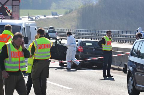 A3 - Polizei sichert Spuren im Auto