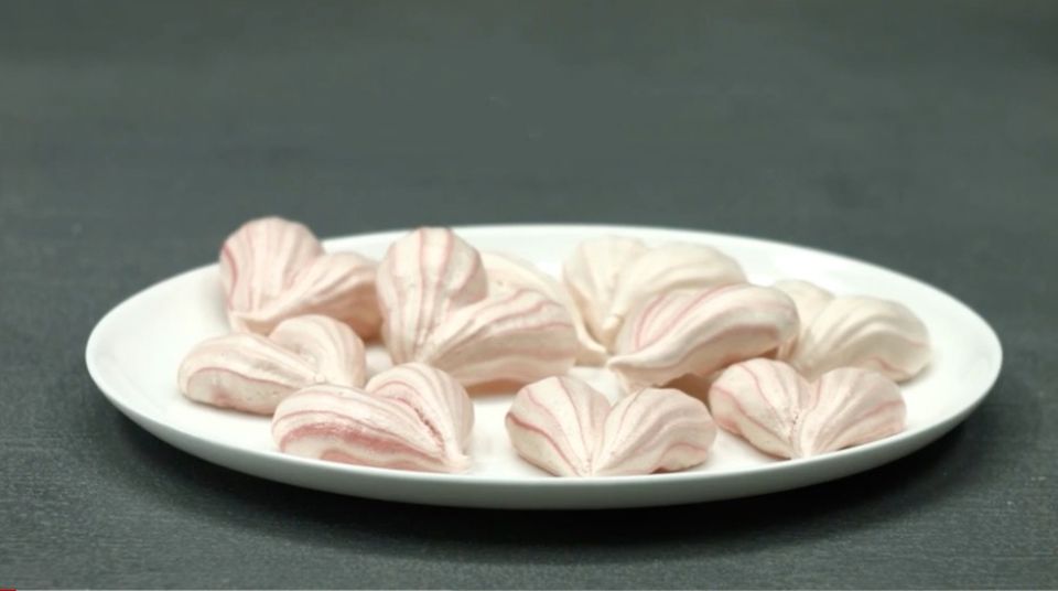 Rezeptidee: Baiserherzen: So einfach gelingt der romantische Klassiker